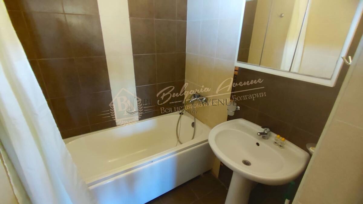 Three-Bedroom Apartment with Pool View in Apollon 2 Complex