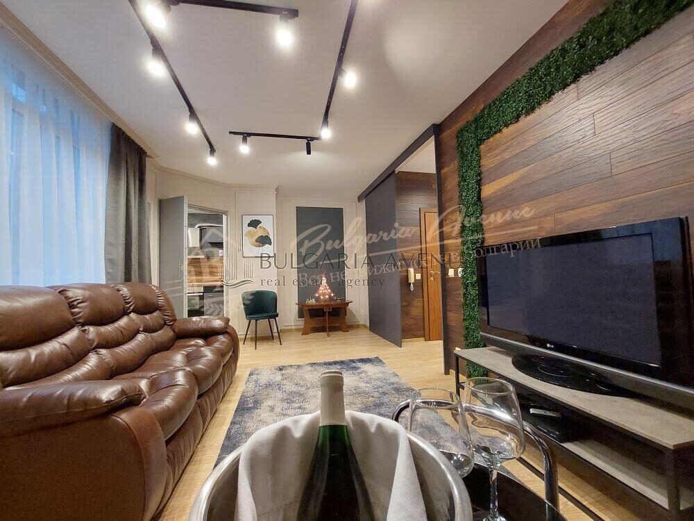 Two-bedroom apartment without maintenance fee in Pomorie, sea - 300 metres