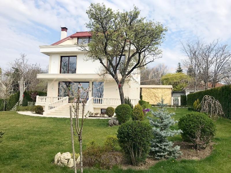 Beautiful three-storey mansion near the Sea Garden in Varna