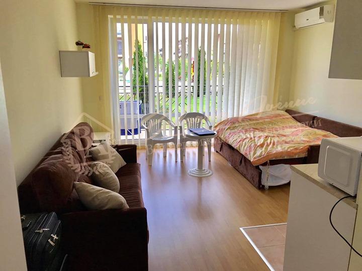 One-bedroom apartment with quality furnishings near the sea, Sunny Beach resort