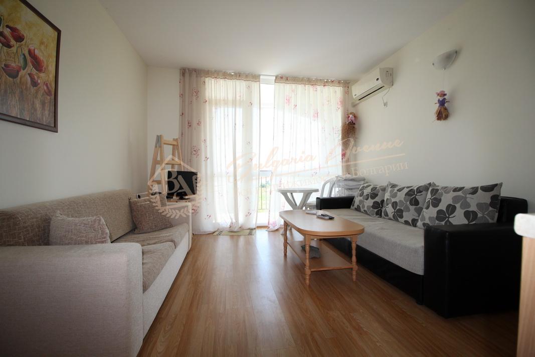 Furnished studio with sea view metres from the beach in Ravda