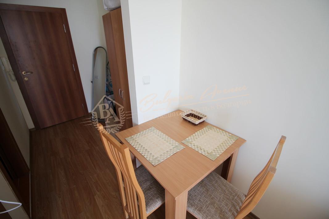 Furnished studio with sea view metres from the beach in Ravda