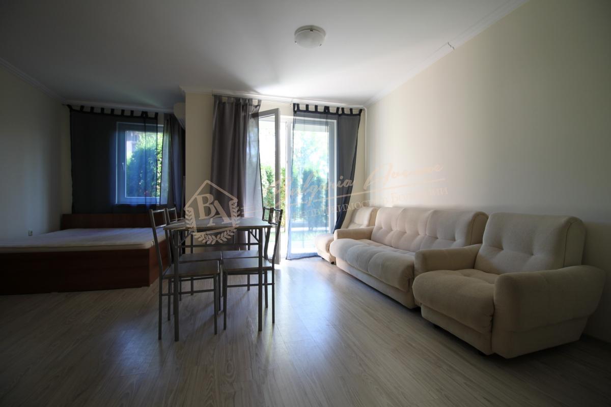 Spacious, furnished studio with its own courtyard, Sunny Beach