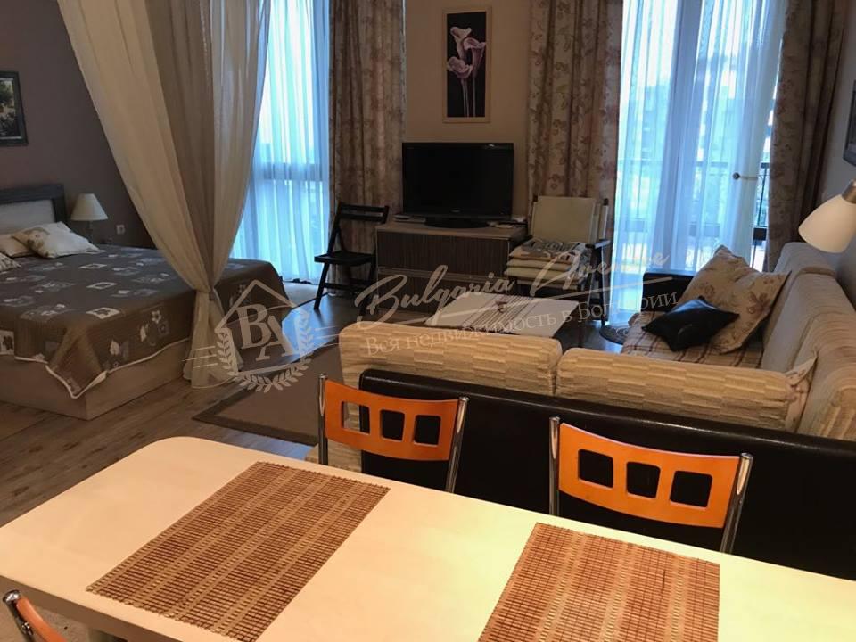 Просторная студия с видом на море в 120 м от пляжа, г.Несебър