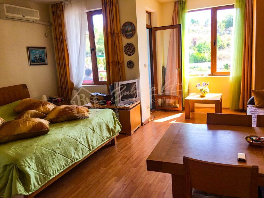 Spacious apartment with sea view on the first line in Sveti Vlas