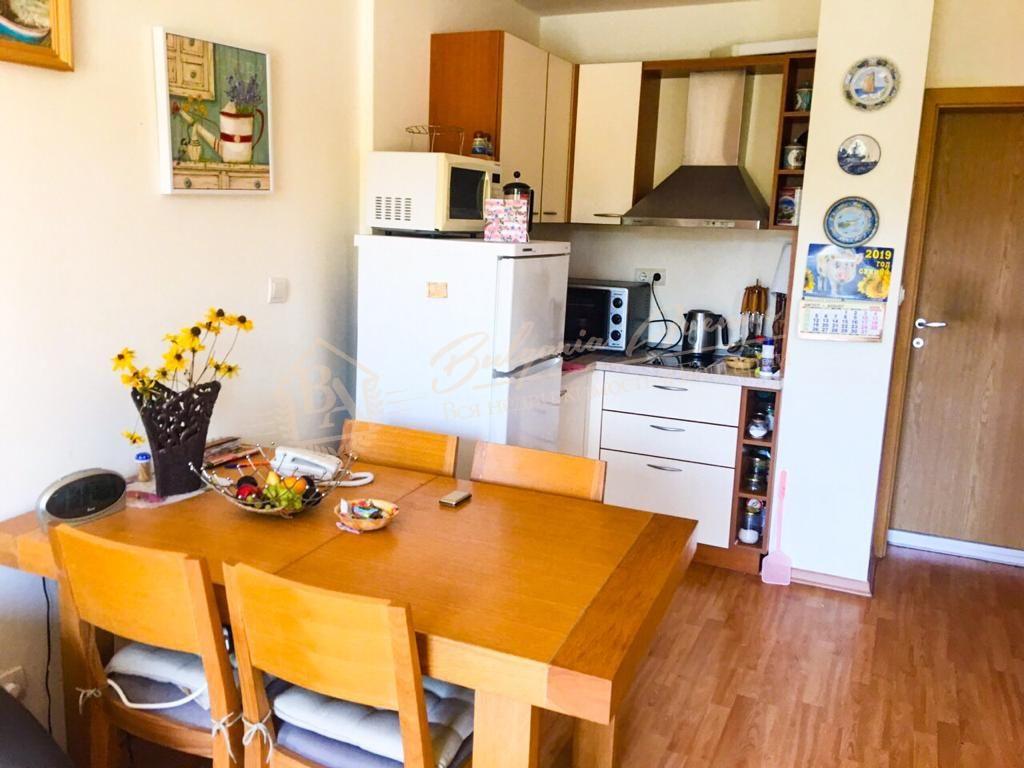 Spacious apartment with sea view on the first line in Sveti Vlas