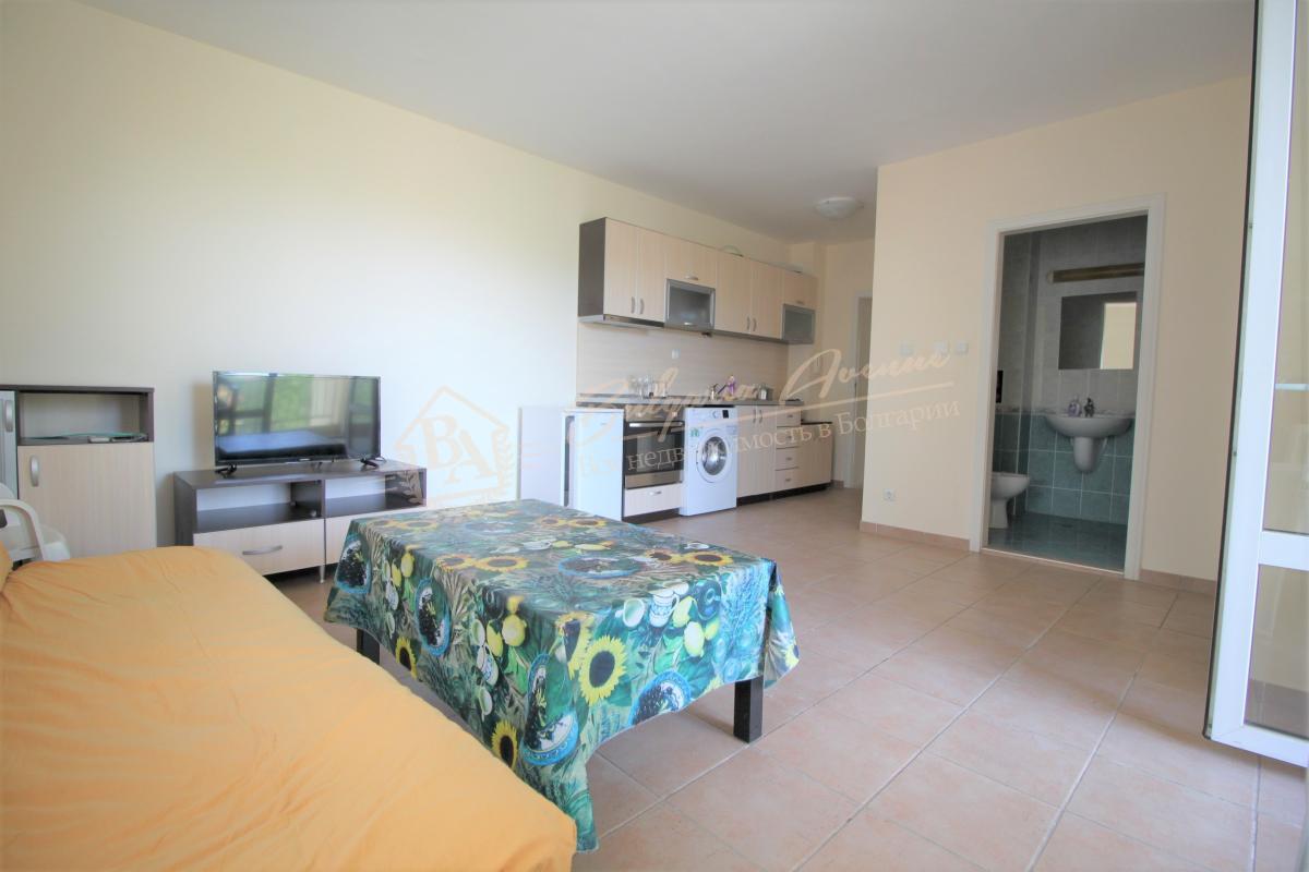 Apartment with kitchen niche and spacious terrace, Sunny Beach