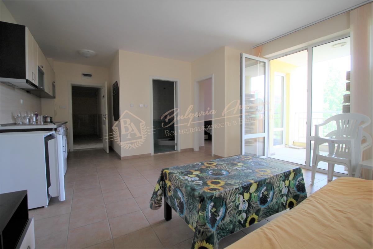 Apartment with kitchen niche and spacious terrace, Sunny Beach