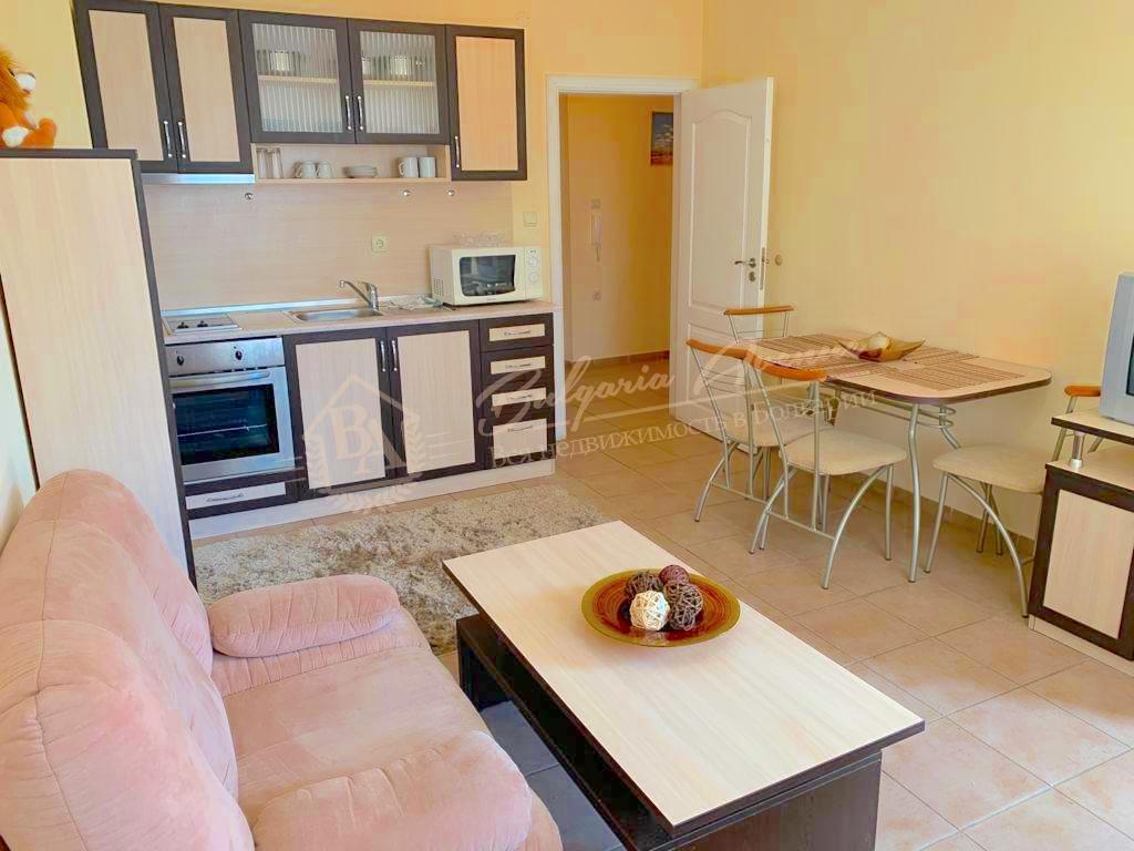 Spacious 1-bedroom apartment by the sea, Sunny Beach