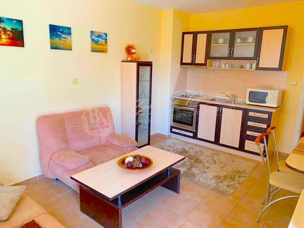 Spacious 1-bedroom apartment by the sea, Sunny Beach