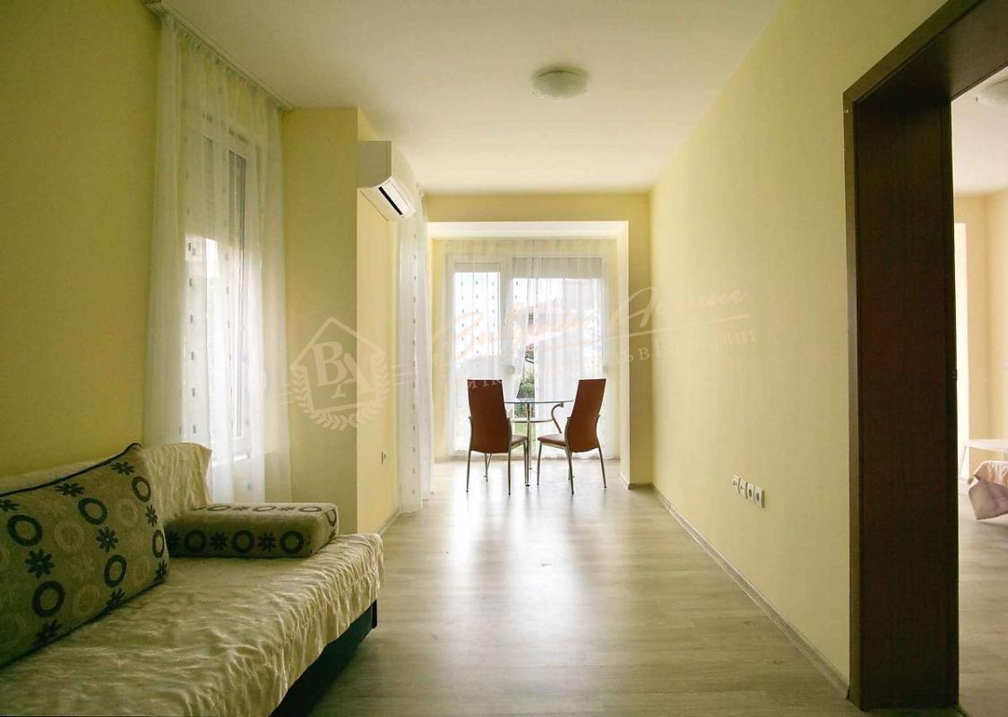 Two-bedroom apartment with sea view 50 m from the beach, Ravda