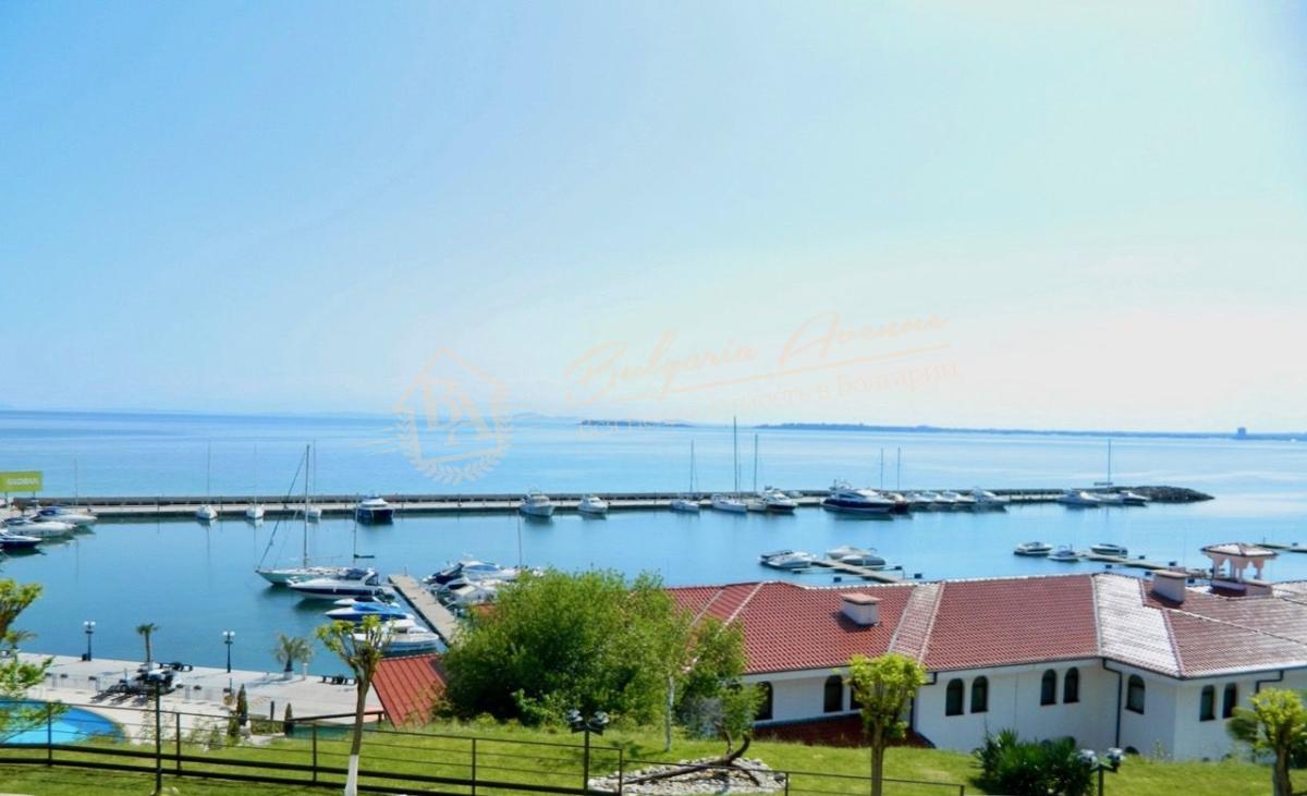 Two-bedroom apartment with sea view in the central part of Sveti Vlas