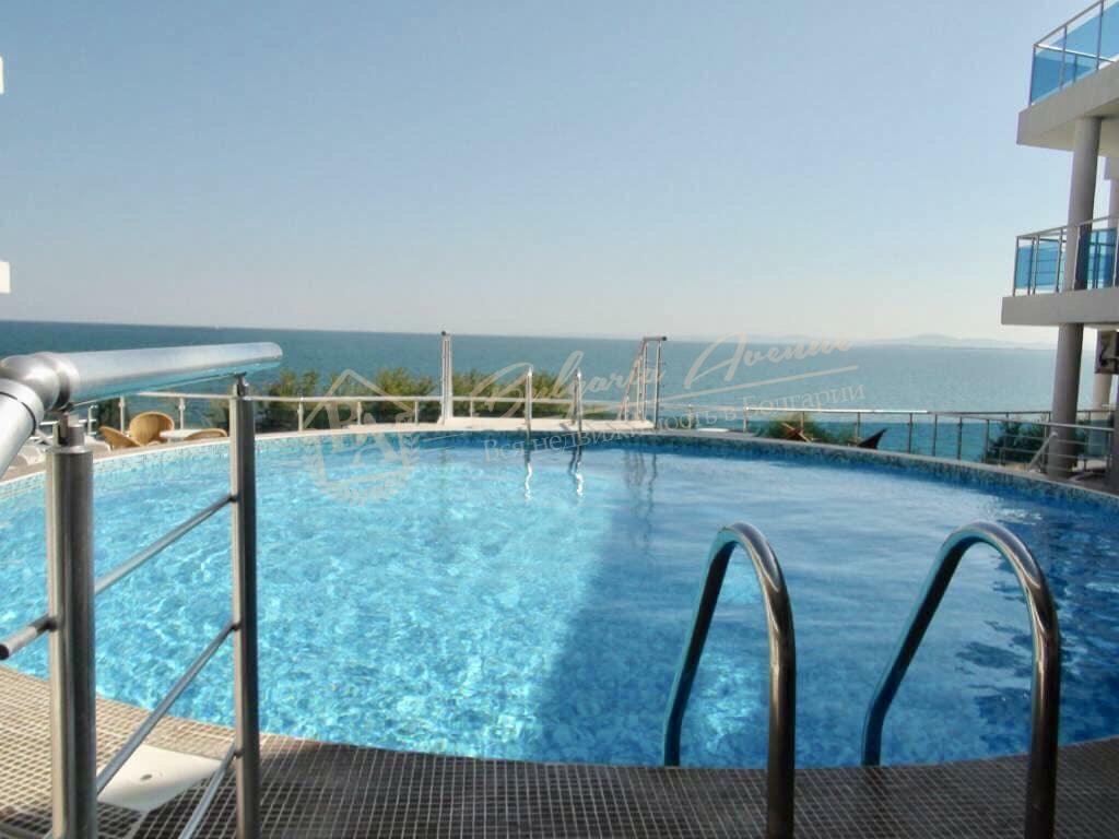 1-Bedroom Apartment with Sea View on the First Line, Ravda