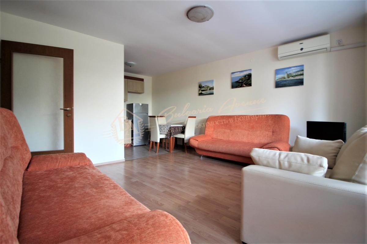 Two-bedroom apartment in a complex by the sea, 100 m from the beach, Sveti Vlas