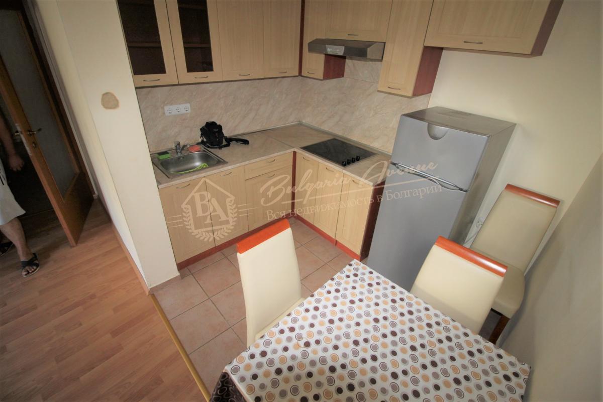 Two-bedroom apartment in a complex by the sea, 100 m from the beach, Sveti Vlas