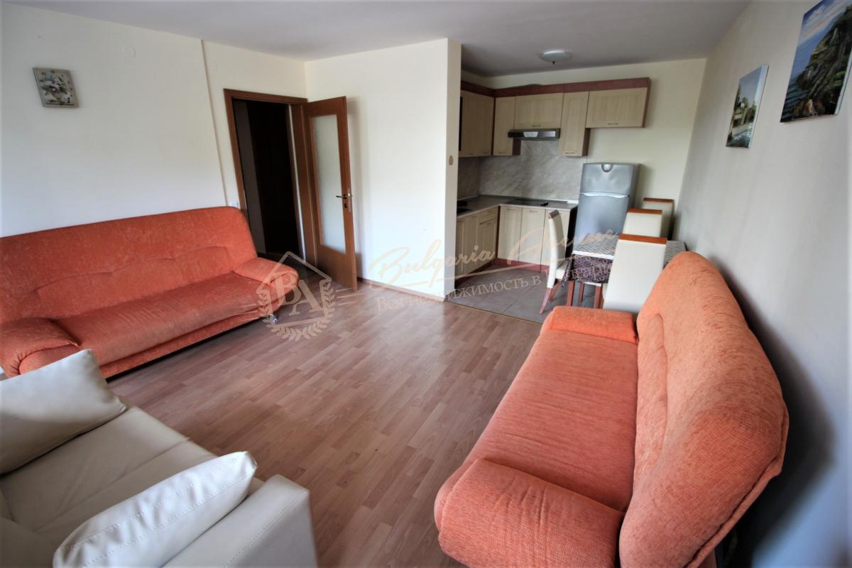 Two-bedroom apartment in a complex by the sea, 100 m from the beach, Sveti Vlas