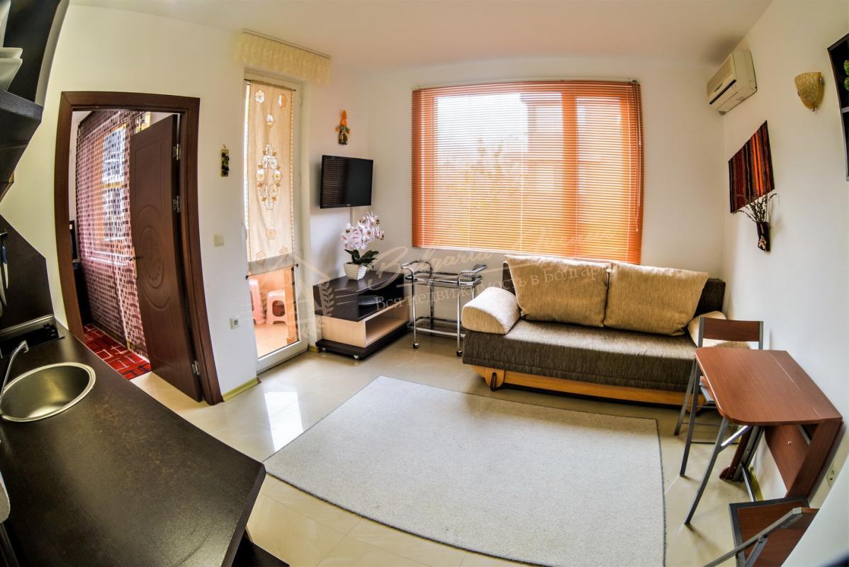 Cosy 1-bedroom apartment with its own parking near the sea, Sunny Beach