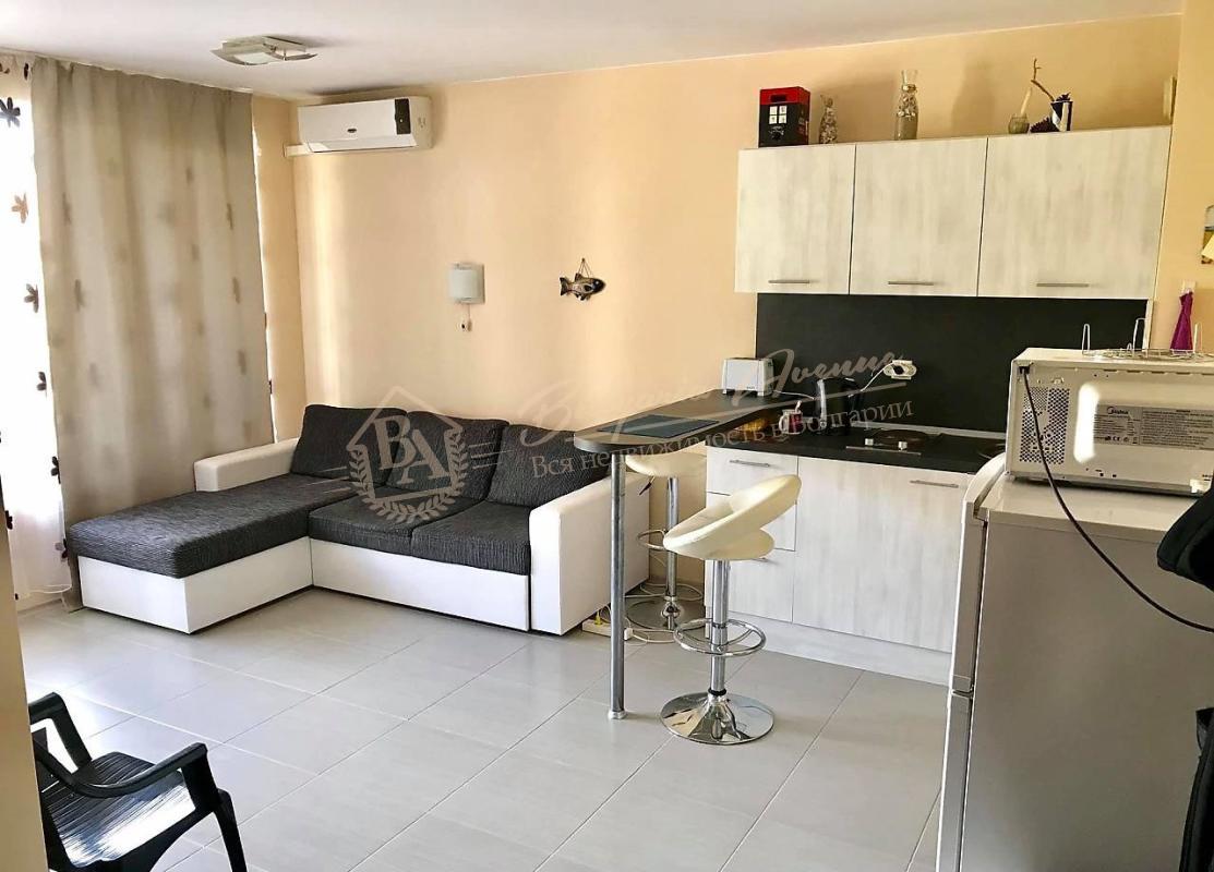Furnished apartment with no maintenance fee just 5 minutes from the beach