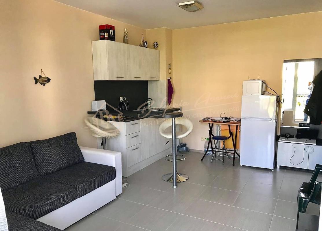 Furnished apartment with no maintenance fee just 5 minutes from the beach