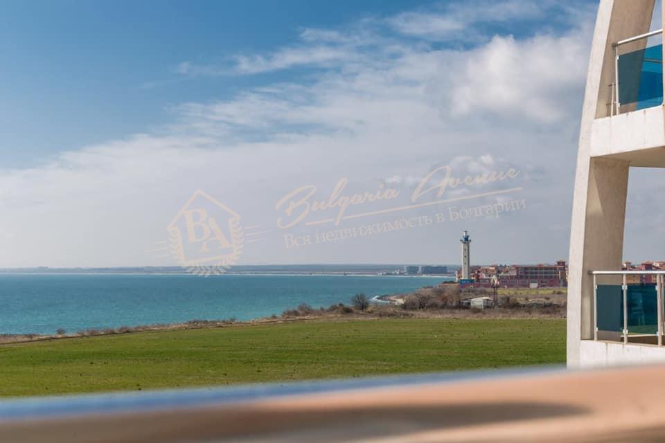 Furnished apartment on the first line with stunning sea views in Ravda
