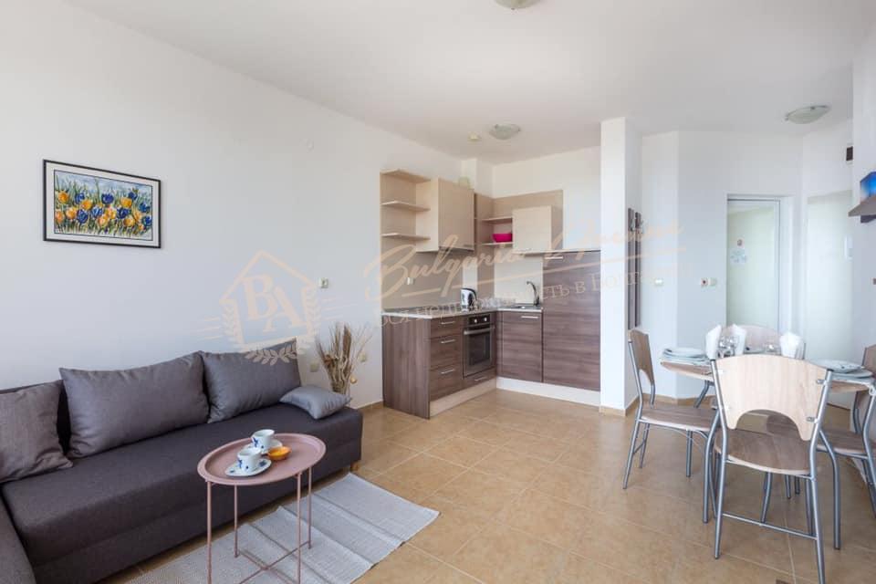 Furnished apartment on the first line with stunning sea views in Ravda