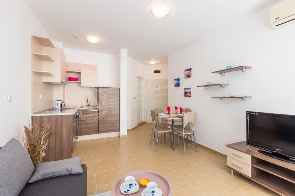 Furnished apartment on the first line with stunning sea views in Ravda