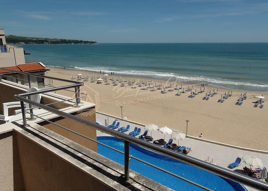 Spacious two-bedroom apartment with sea view on the first line, Obzor