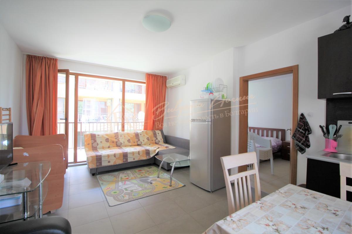 Spacious 1-bedroom apartment with a beautiful terrace in Sunny Beach