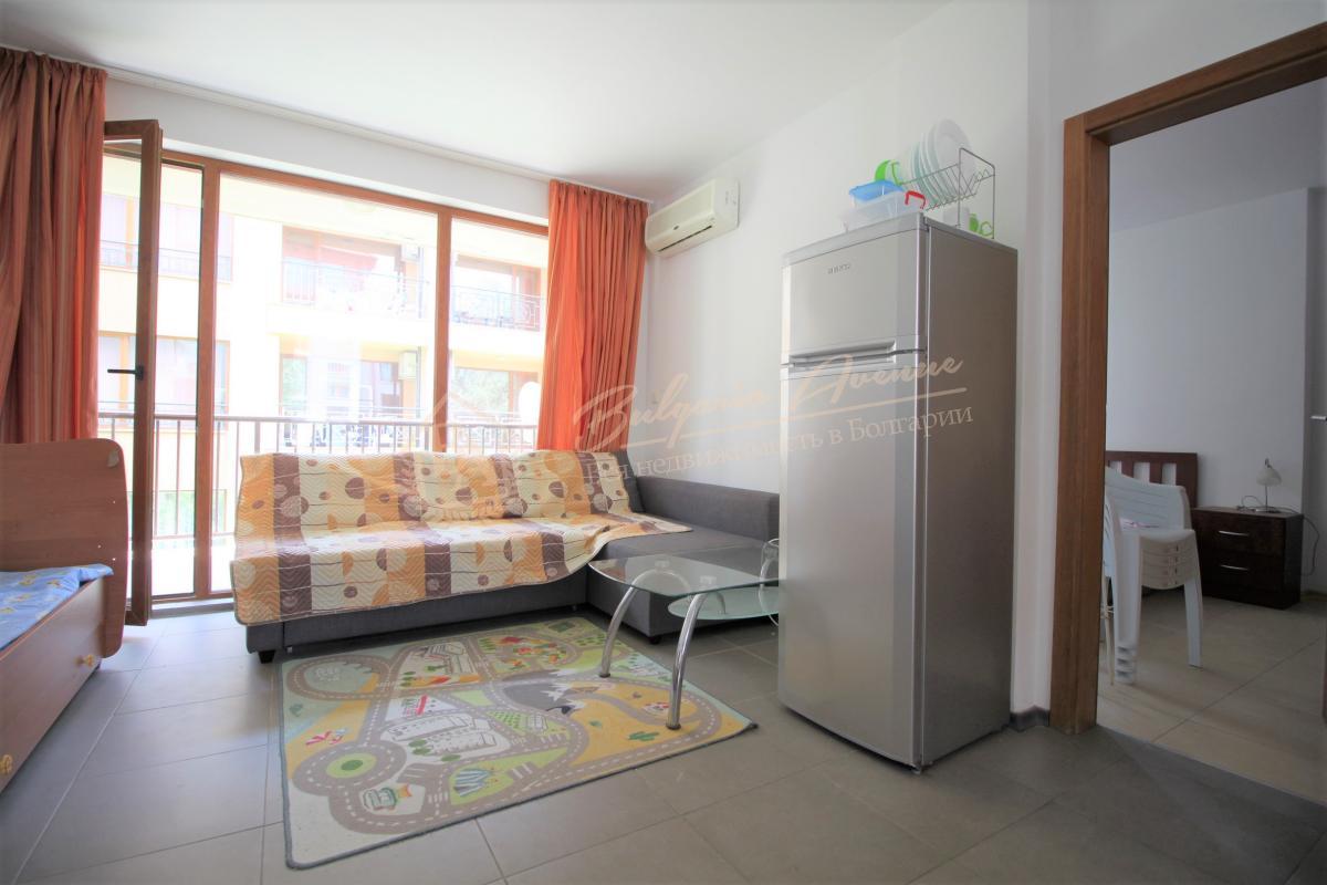 Spacious 1-bedroom apartment with a beautiful terrace in Sunny Beach