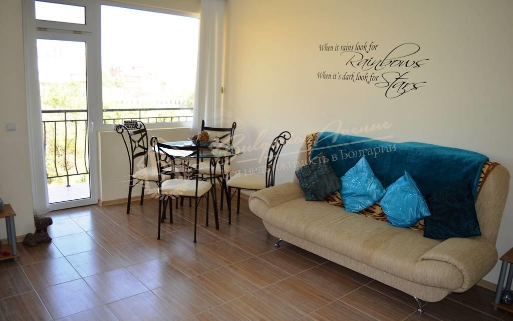 Two-bedroom apartment with sea and vineyard views in Sveti Vlas