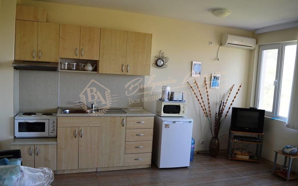 Two-bedroom apartment with sea and vineyard views in Sveti Vlas