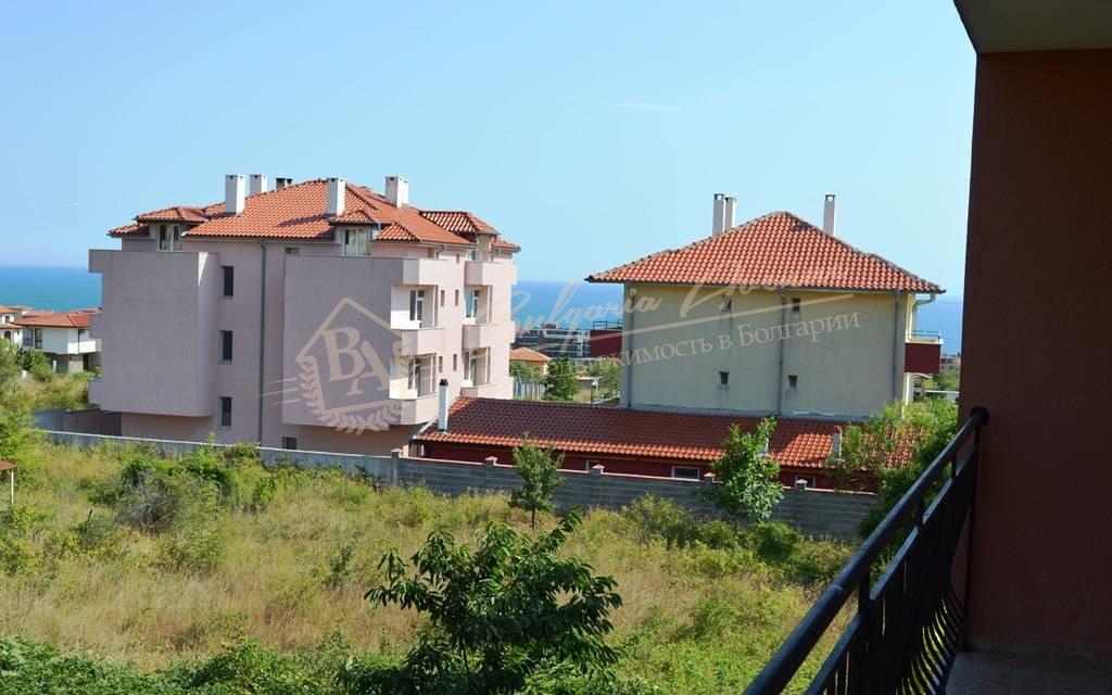 Two-bedroom apartment with sea and vineyard views in Sveti Vlas