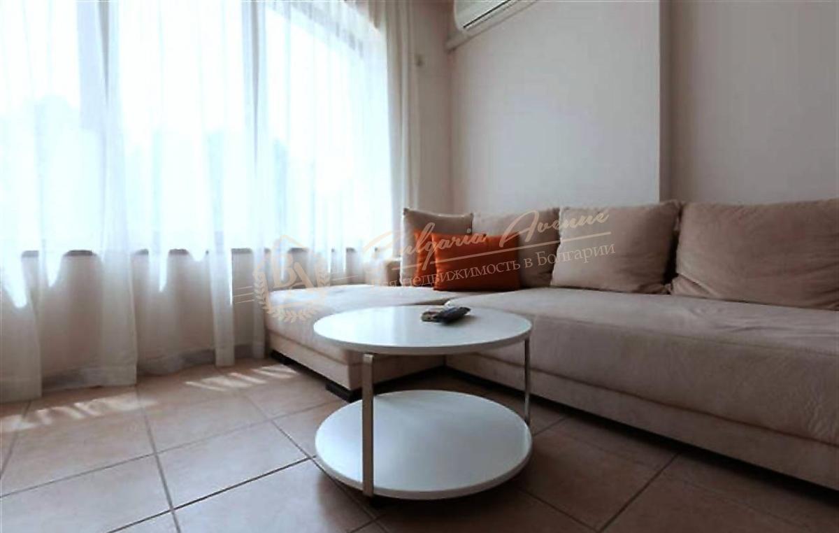 Spacious 1-bedroom apartment by the sea, Sunny Beach