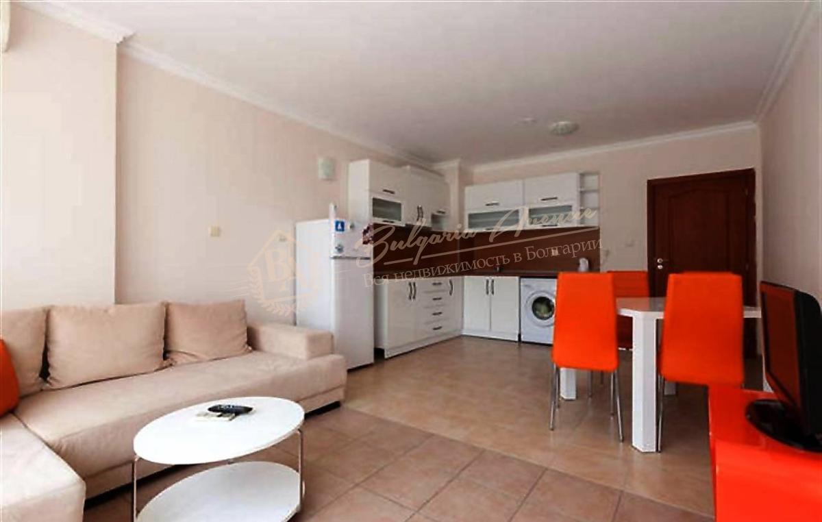 Spacious 1-bedroom apartment by the sea, Sunny Beach