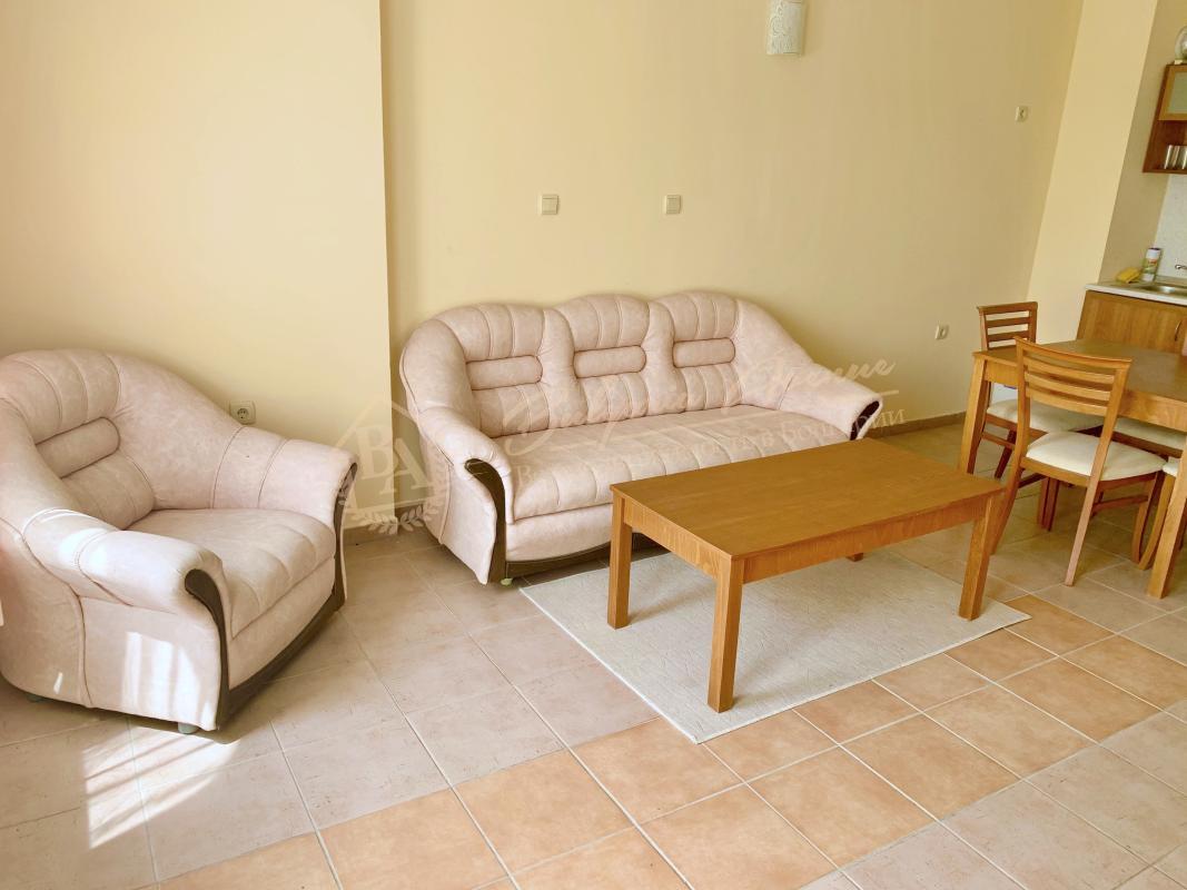 Spacious 1-bedroom apartment by the sea next to the park, Sunny Beach