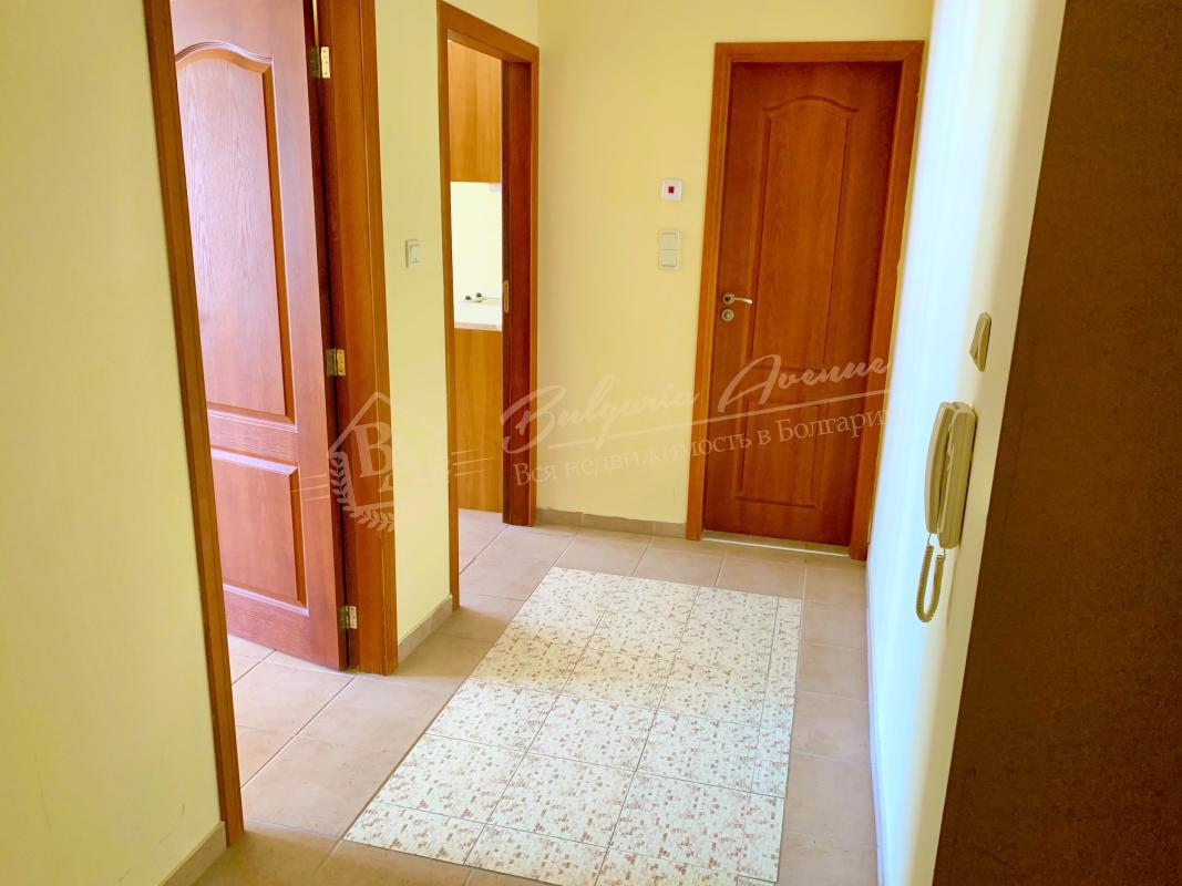 Spacious 1-bedroom apartment by the sea next to the park, Sunny Beach