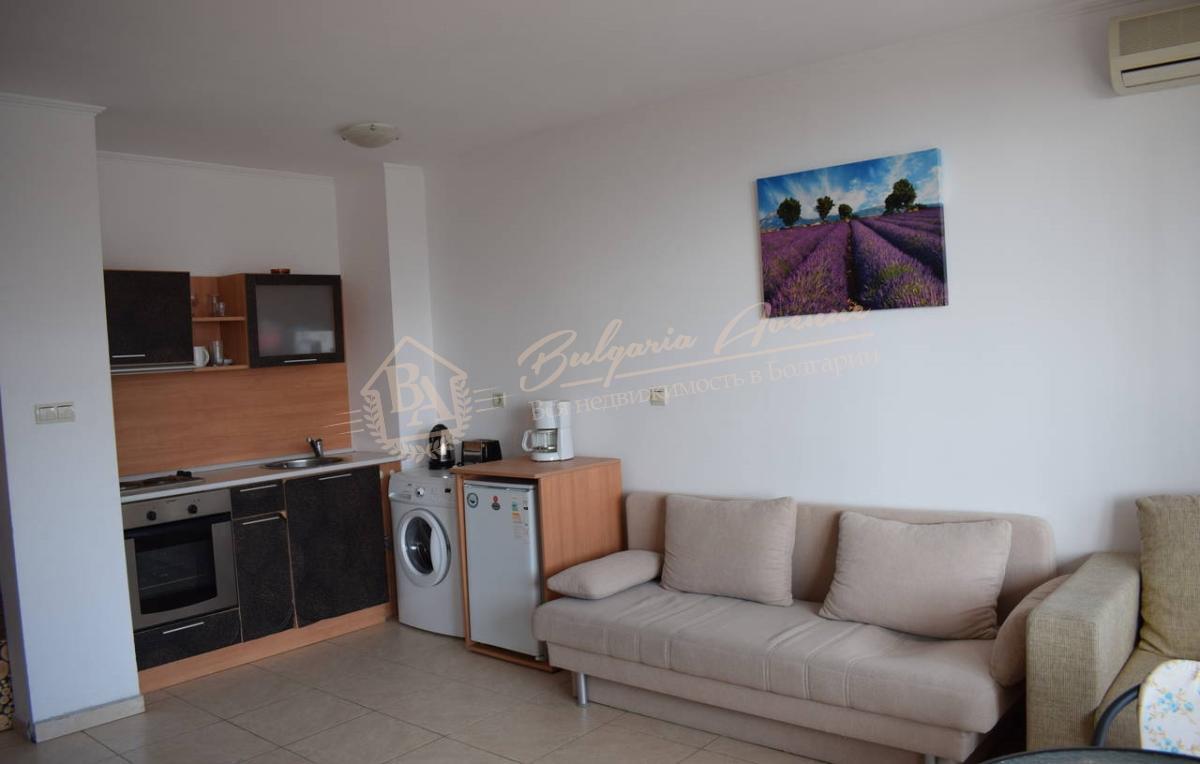 Cosy two-bedroom apartment by the sea in the central part of Sveti Vlas