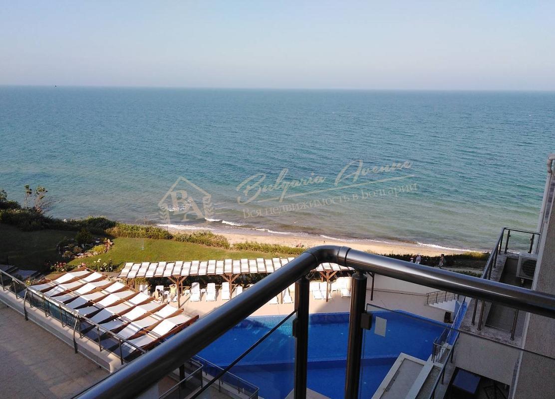 Two-bedroom, designer apartment with sea view on the first line in Byala
