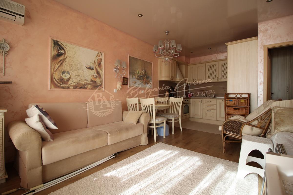 Luxury apartment, beachfront, frontal sea view in Sveti Vlas