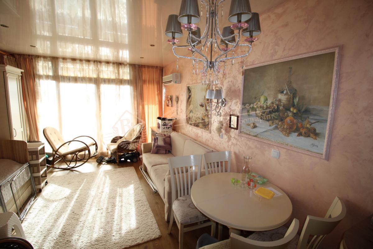 Luxury apartment, beachfront, frontal sea view in Sveti Vlas