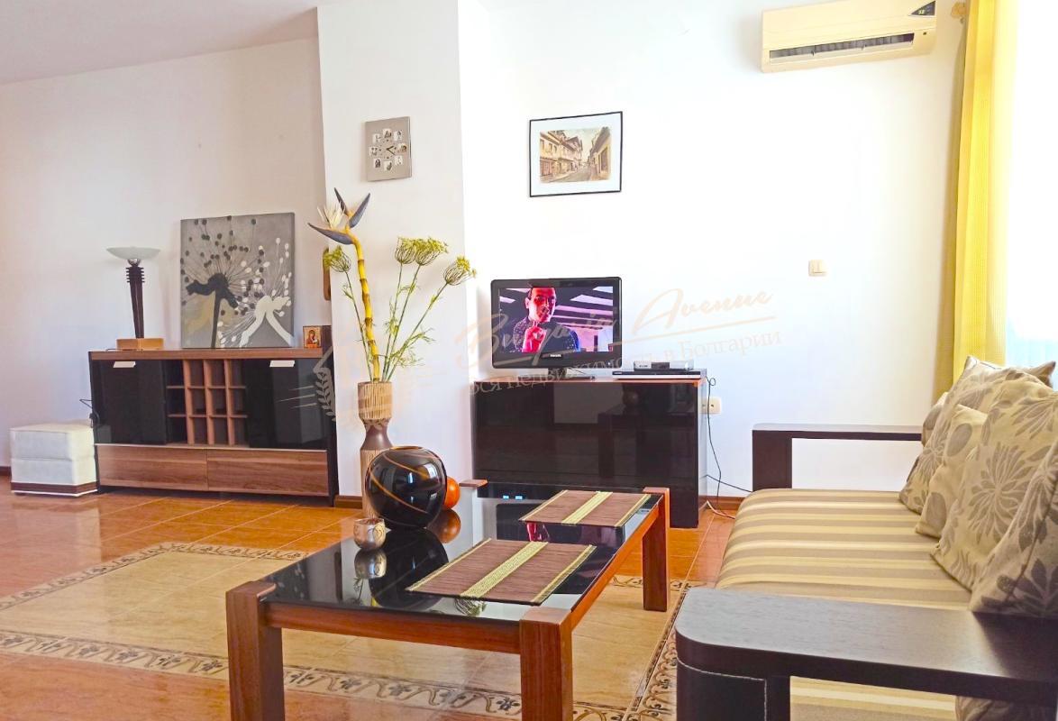 Furnished 1-bedroom apartment with sea view by the beach in Sveti Vlas