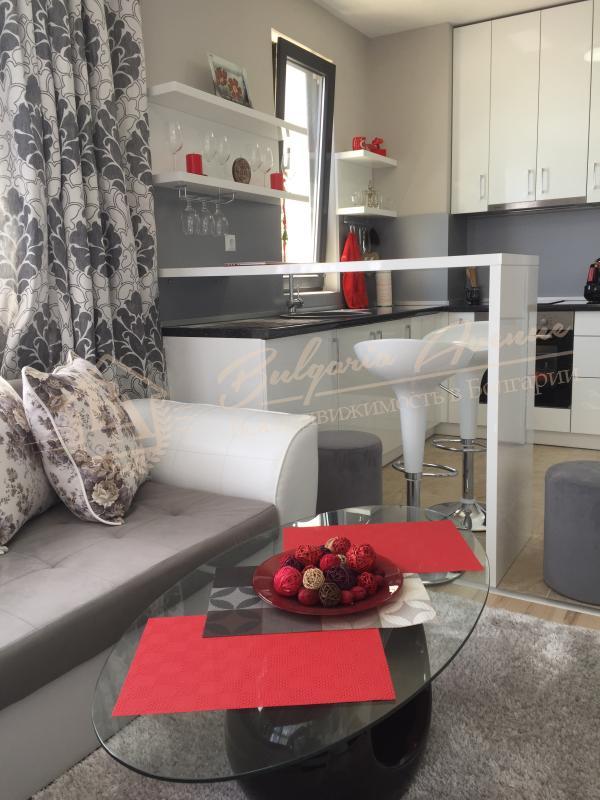 Designer 1-bedroom apartment with sea view in a residential building in Varna
