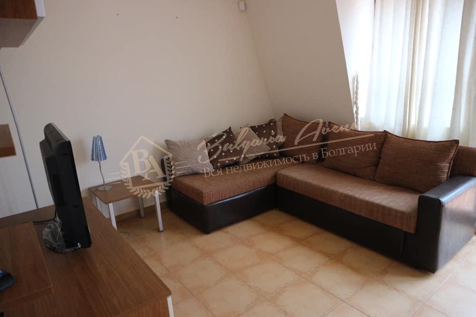 Three-bedroom apartment with furniture near the sea in Nessebar