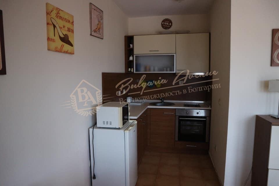 Three-bedroom apartment with furniture near the sea in Nessebar