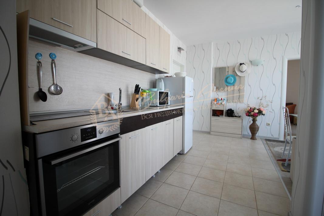 Three-bedroom apartment with spacious terrace and city views in Nessebar