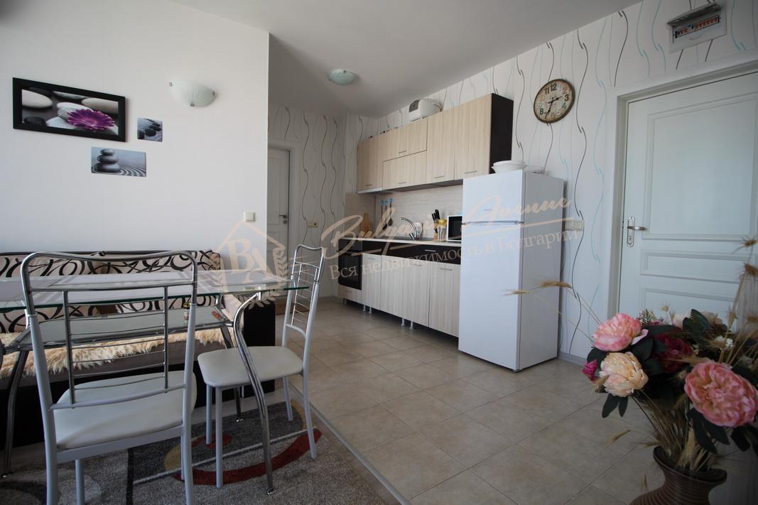 Three-bedroom apartment with spacious terrace and city views in Nessebar