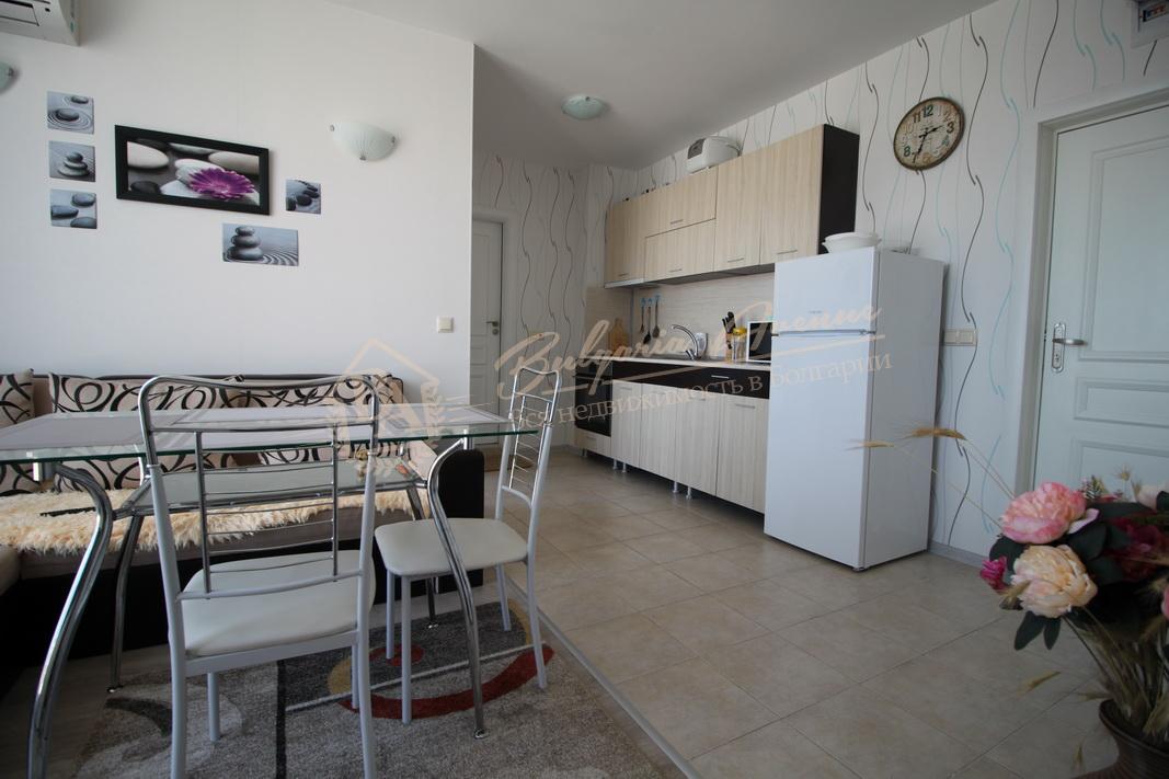 Three-bedroom apartment with spacious terrace and city views in Nessebar