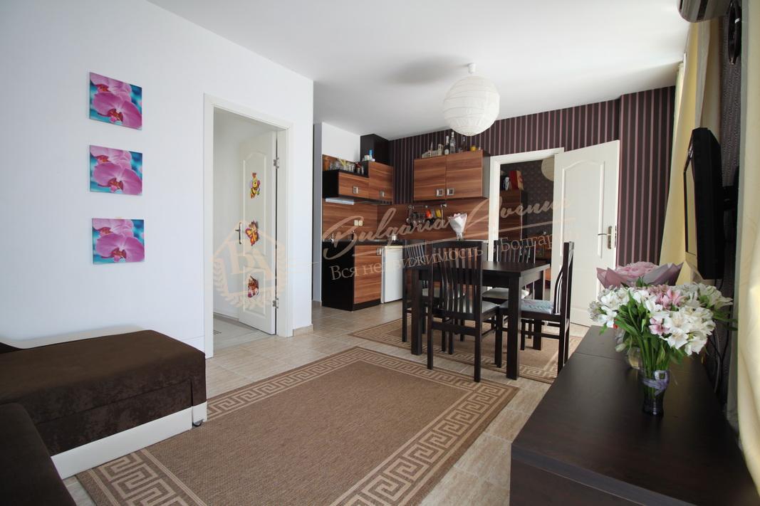 Three-bedroom apartment with furniture in a closed complex, Sunny Beach