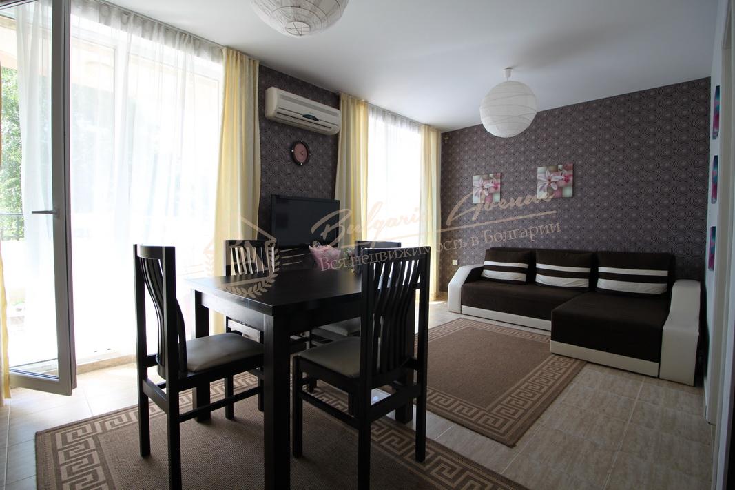 Three-bedroom apartment with furniture in a closed complex, Sunny Beach
