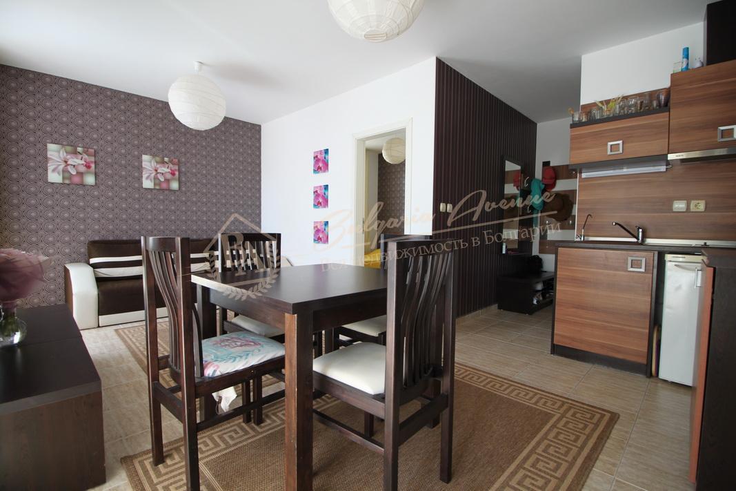 Three-bedroom apartment with furniture in a closed complex, Sunny Beach